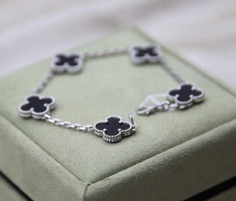 Black onyx Clover bracelet 925 sterling silver (w8 vc stamp)
