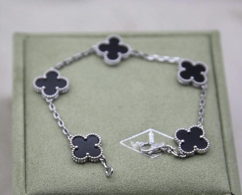 Black onyx Clover bracelet 925 sterling silver (w8 vc stamp)