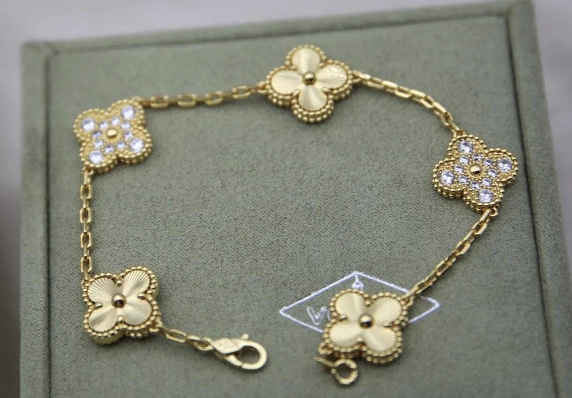 18k Gold Diamond Clover bracelet