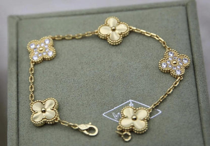 18k Gold Diamond Clover bracelet
