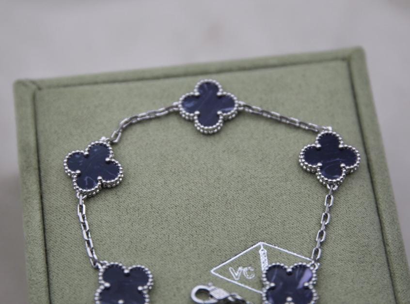 Navy blue Christmas clover bracelet 925 sterling silver 18k gold plating (w8 vc stamp)