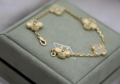 18k Gold Diamond Clover bracelet