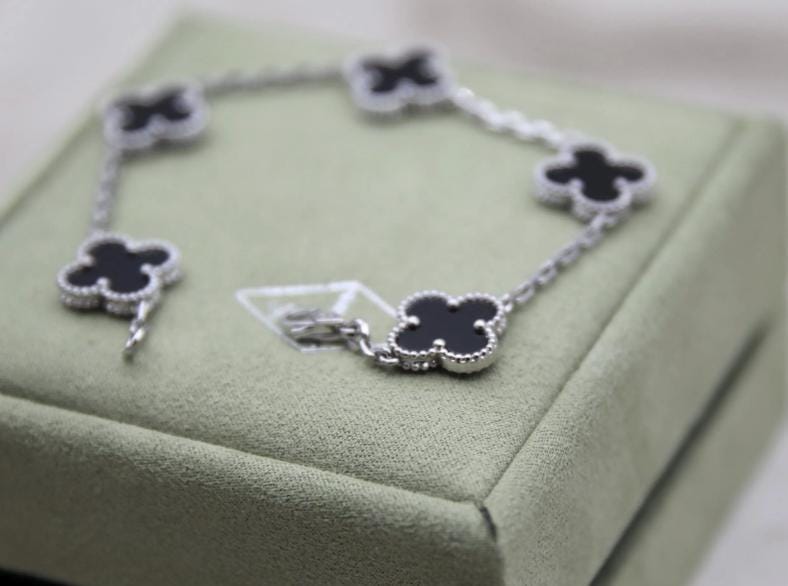 Black onyx Clover bracelet 925 sterling silver (w8 vc stamp)