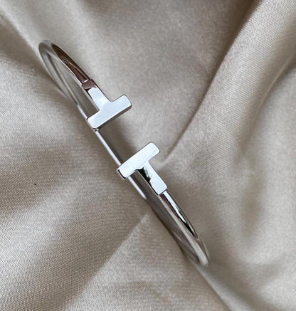 T.T co bracelet - 18k gold plated bracelet - 19cm size adjustable narrow pipe T bracelet