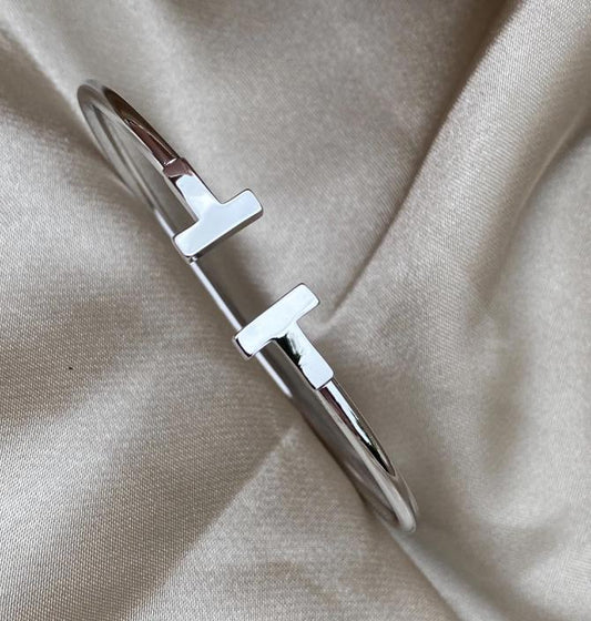 T.T co bracelet - 18k gold plated bracelet - 19cm size adjustable narrow pipe T bracelet