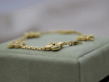 18k Gold Diamond Clover bracelet