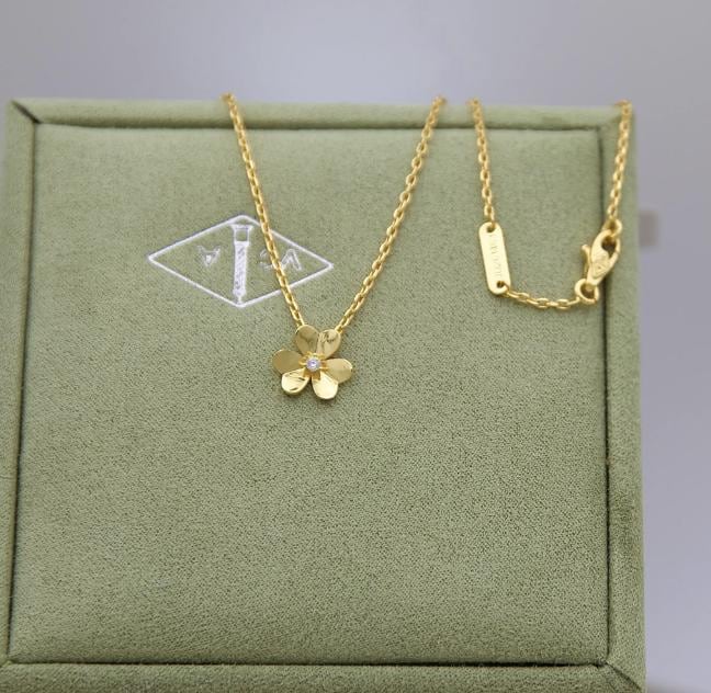 Flower white cubic zirconia necklace 18k Gold Plated 925 Sterling (w8 vc stamp) #clover Gift