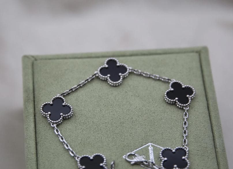 Black onyx Clover bracelet 925 sterling silver (w8 vc stamp)