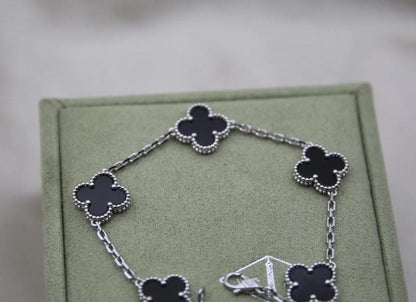 Black onyx Clover bracelet 925 sterling silver (w8 vc stamp)