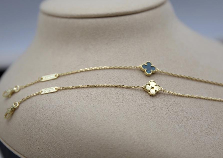 18k gold Mini Sweet Clover Bracelet 9.5mm size #miniclover #Gift