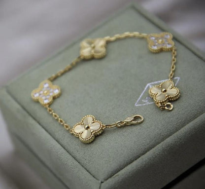 18k Gold Diamond Clover bracelet