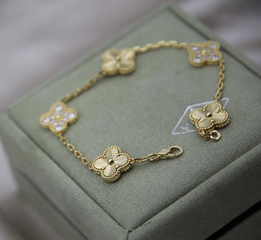 18k Gold Diamond Clover bracelet