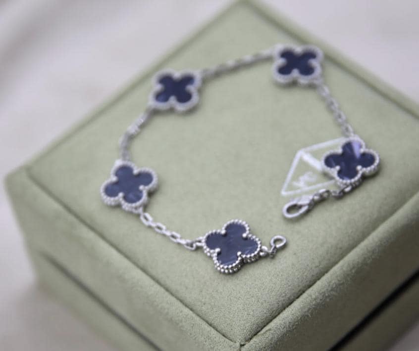 Navy blue Christmas clover bracelet 925 sterling silver 18k gold plating (w8 vc stamp)