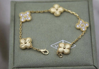 18k Gold Diamond Clover bracelet