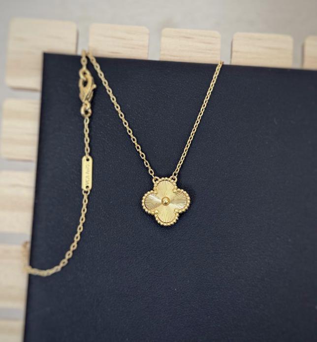 Guilloche 5 clover necklace, Gold Four leaf clover 18k gold plated silver, 15mm one motif clover necklace, clover jewelry heavy