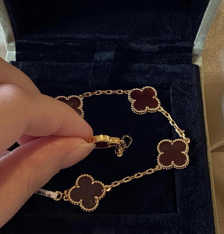 18k Gold Red Clover Bracelet carnelian Chain motif #Gift